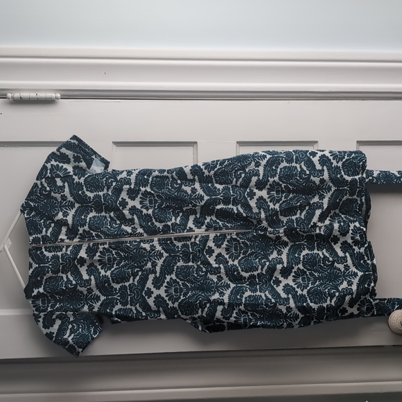 Green and white patterned dress - Picture 4 of 4